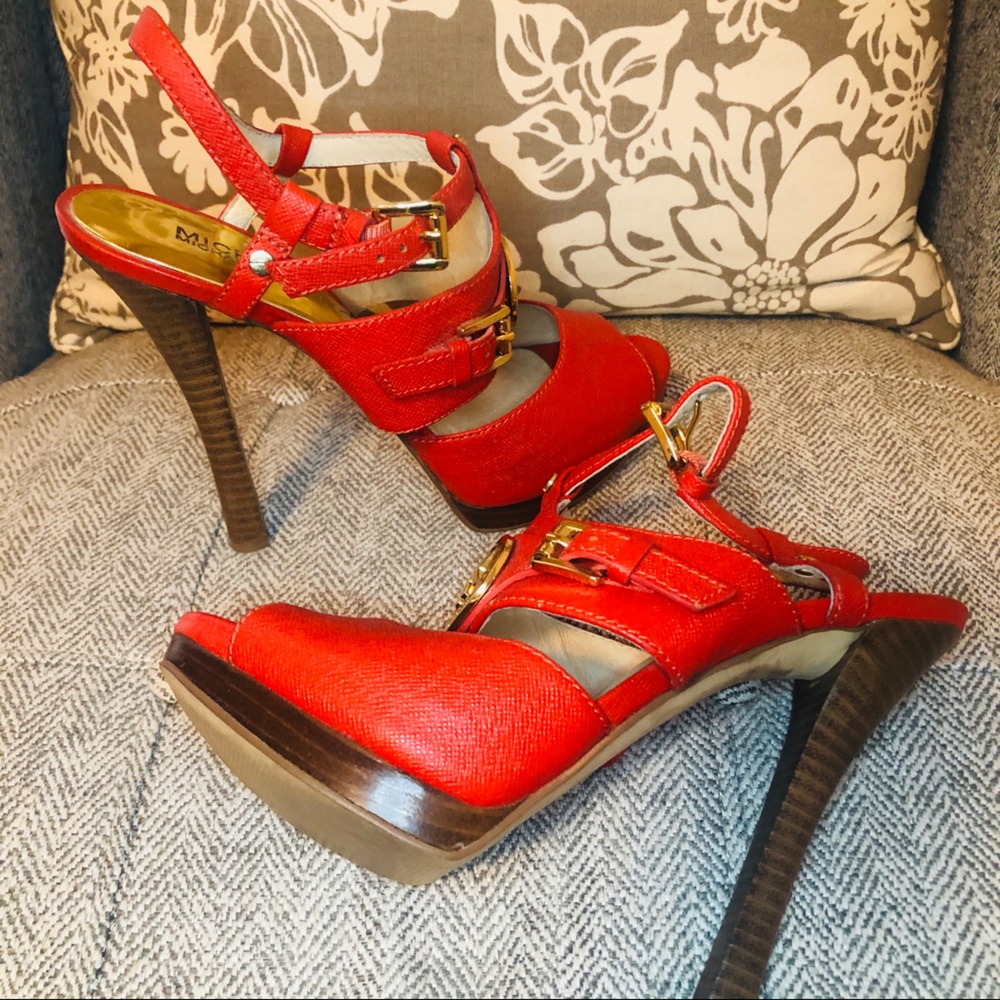 SOLD🤍❤️barely worn Michael Kors-high heels